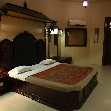 Hotel Siddhartha Palace อาเมดาบัด ภายนอก รูปภาพ
