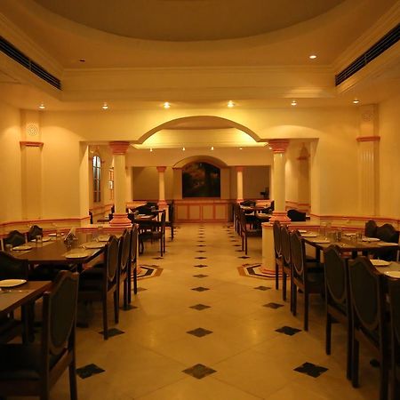 Hotel Siddhartha Palace อาเมดาบัด ภายนอก รูปภาพ