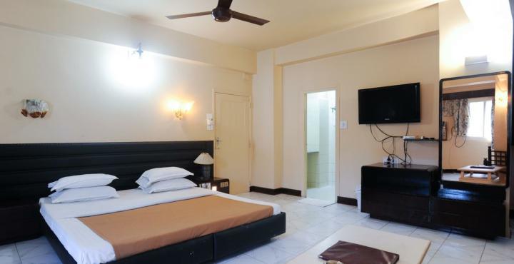 Hotel Siddhartha Palace อาเมดาบัด ภายนอก รูปภาพ