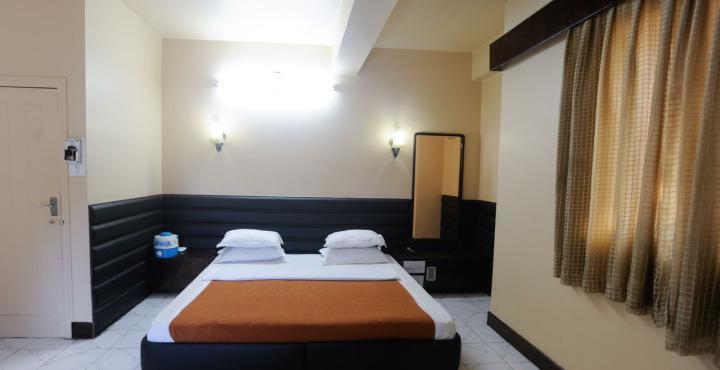Hotel Siddhartha Palace อาเมดาบัด ภายนอก รูปภาพ