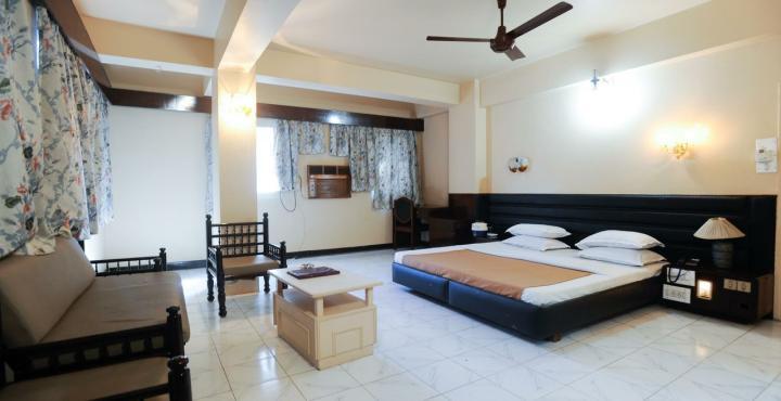 Hotel Siddhartha Palace อาเมดาบัด ภายนอก รูปภาพ