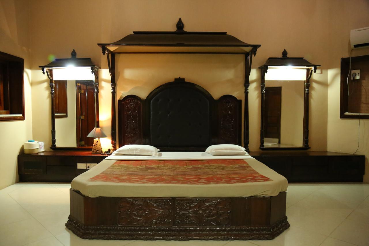 Hotel Siddhartha Palace อาเมดาบัด ภายนอก รูปภาพ