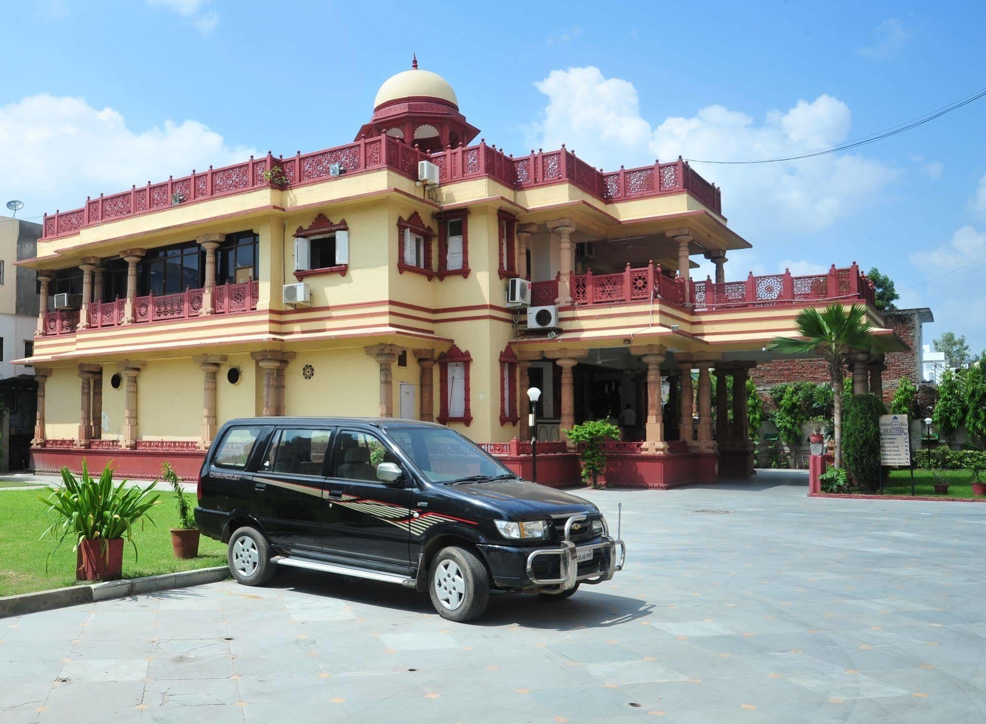 Hotel Siddhartha Palace อาเมดาบัด ภายนอก รูปภาพ