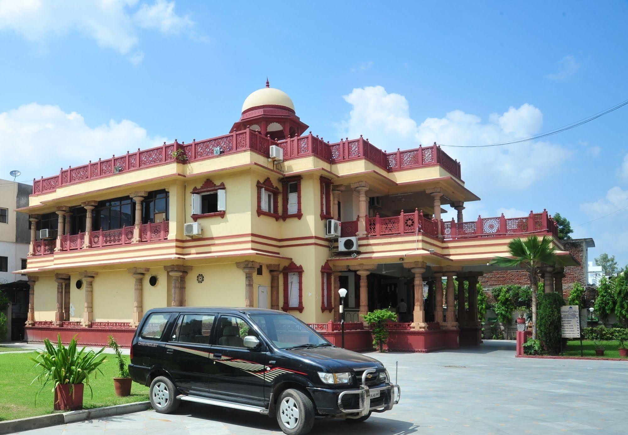 Hotel Siddhartha Palace อาเมดาบัด ภายนอก รูปภาพ