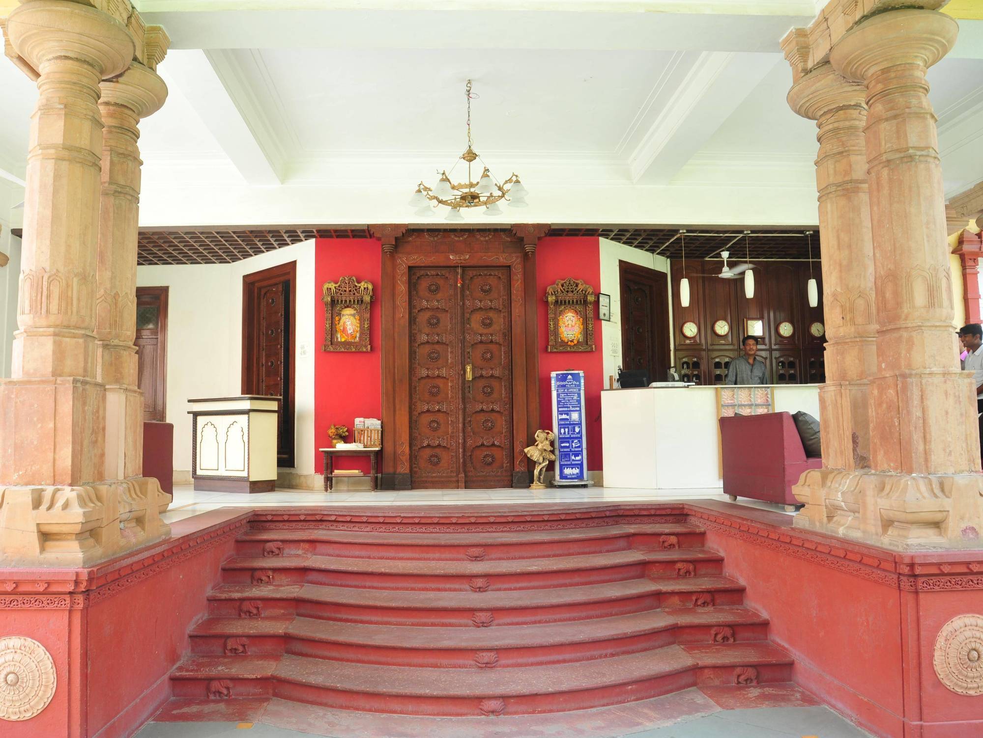 Hotel Siddhartha Palace อาเมดาบัด ภายนอก รูปภาพ