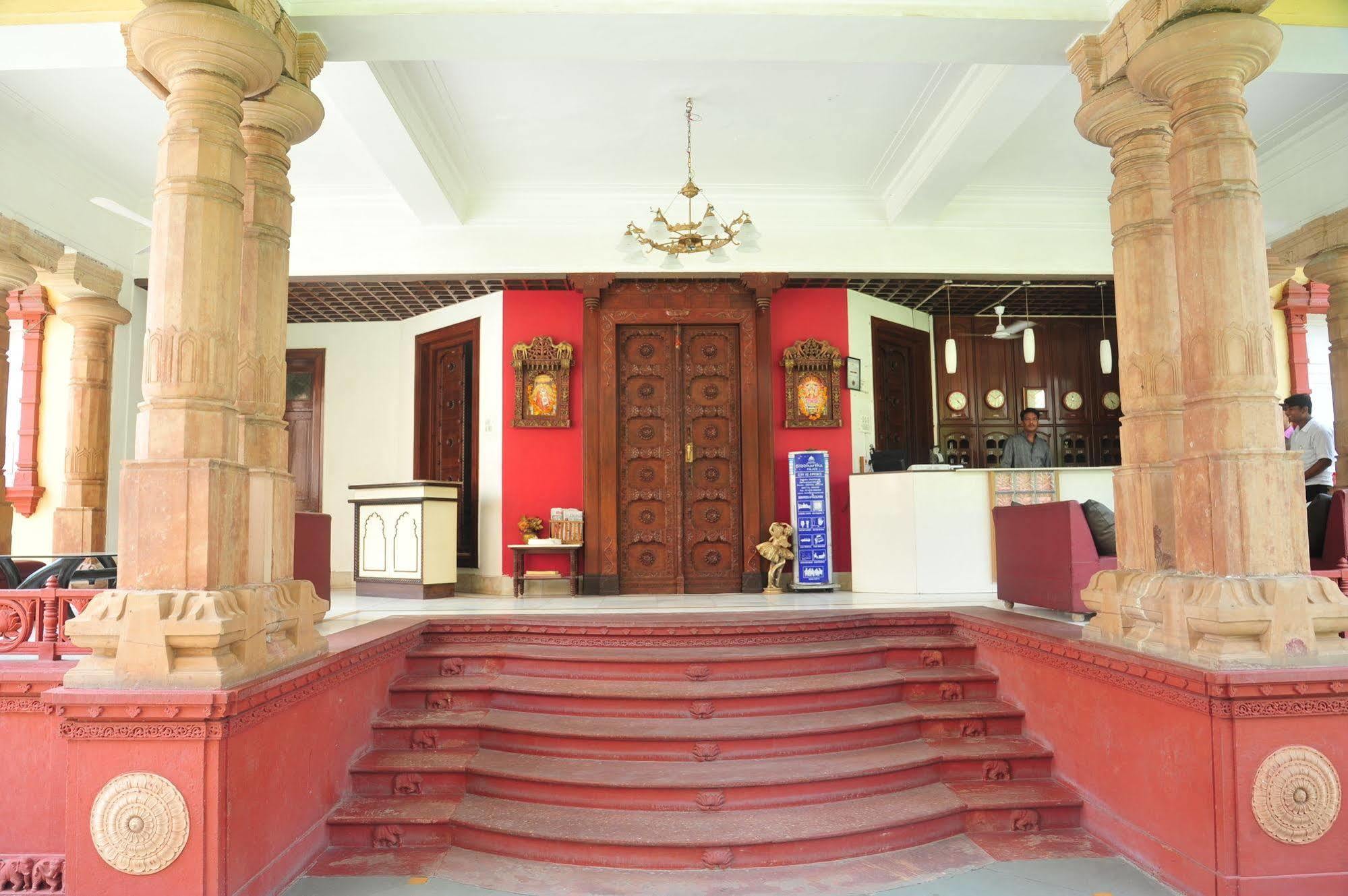 Hotel Siddhartha Palace อาเมดาบัด ภายนอก รูปภาพ